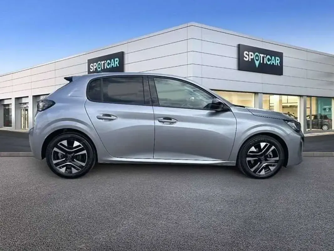 Usado Peugeot 208 Allure 101 CV (74 kW) 2025 Gris Utilitario