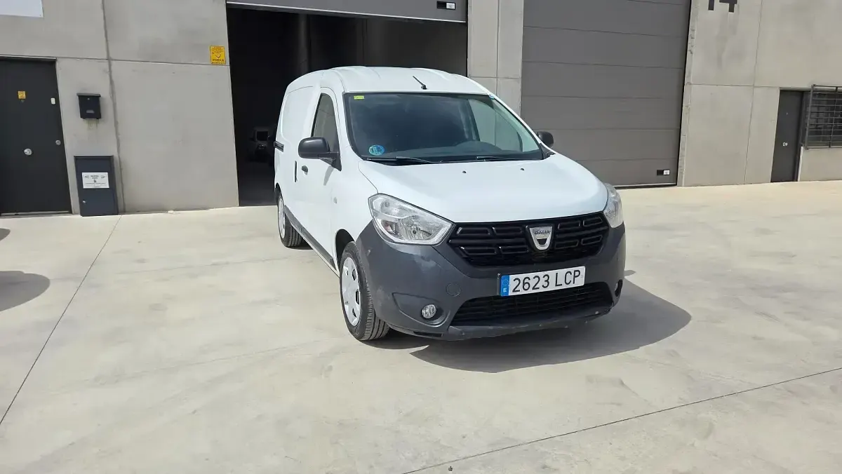 Usado Dacia Dokker Essentiel 100 CV (73 kW) 2019 Blanco Monovolumen