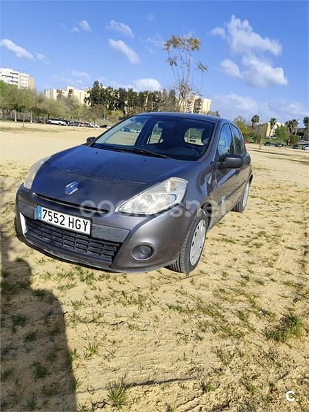 Usado Renault Clio II 75 CV (55 kW) 2011 Gris / plata Berlina