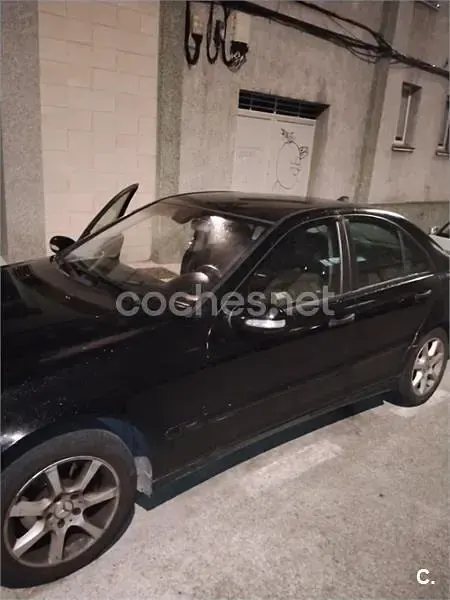 Usado Mercedes C200 Elegance 116 CV (85 kW) 2004 Negro Berlina