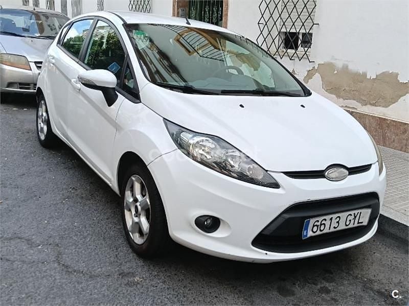Blanco Usado 2010 Ford Fiesta Trend Utilitario | 4600 € (Buen precio) - Imagen 1/4