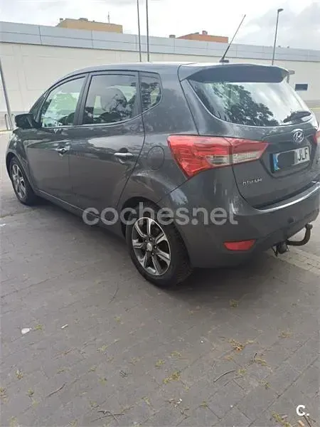 Usado Hyundai ix20 Style 115 CV (84 kW) 2016 Gris / plata Utilitario