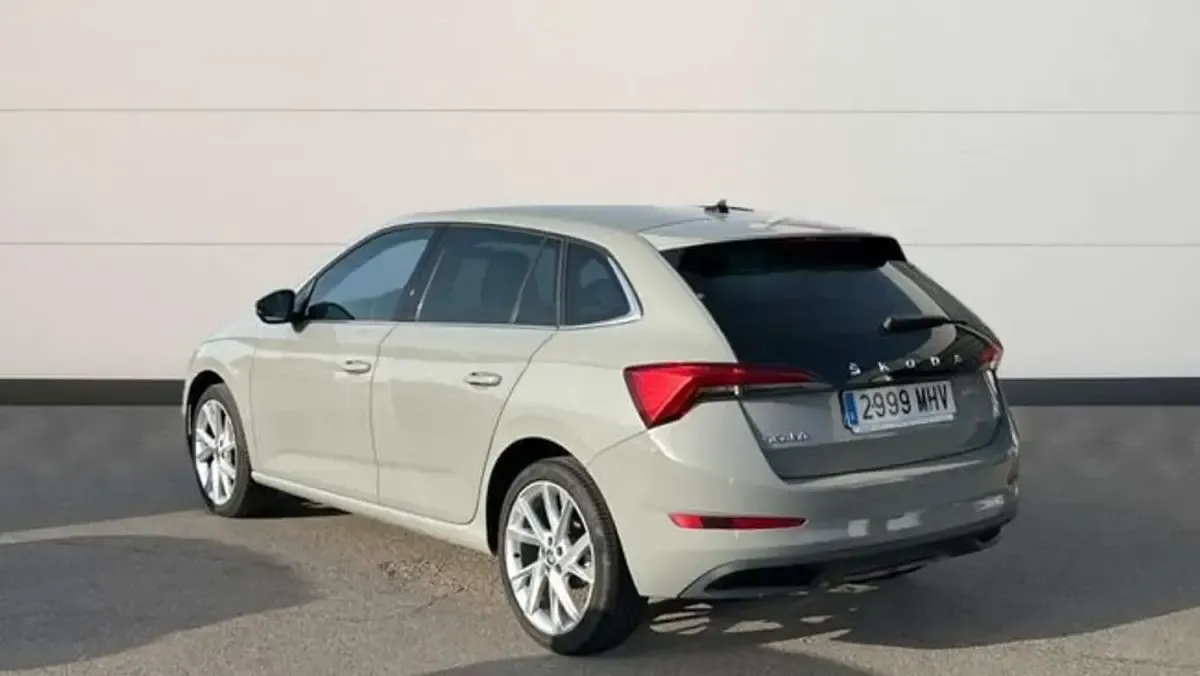 Usado Skoda Scala Style 150 CV (110 kW) 2023 Gris Utilitario