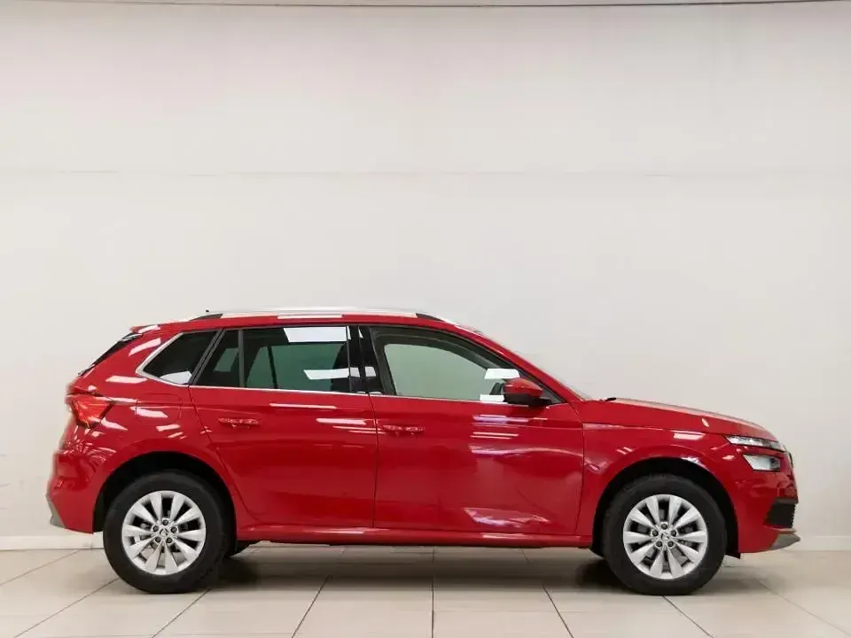 Usado Skoda Kamiq Ambition 95 CV (69 kW) 2022 Rojo SUV