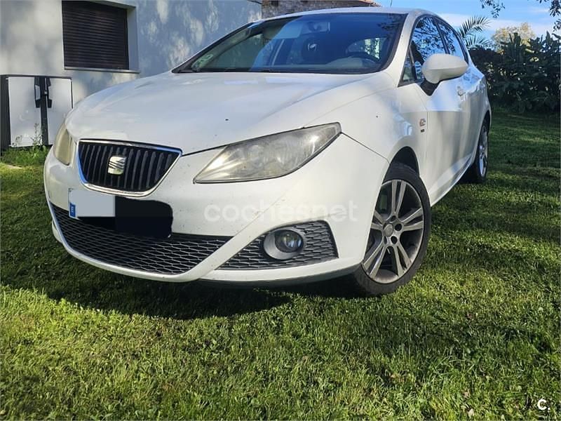 Usado Seat Ibiza Style 105 CV (77 kW) 2011 Blanco Berlina