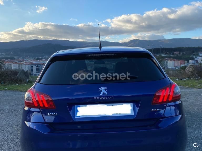 Usado Peugeot 308 GT-line 130 CV (95 kW) 2018 Azul Berlina