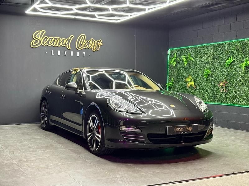 Begagnad Porsche Panamera 400 HK (294 kW) 2011 Grå Halvkombi