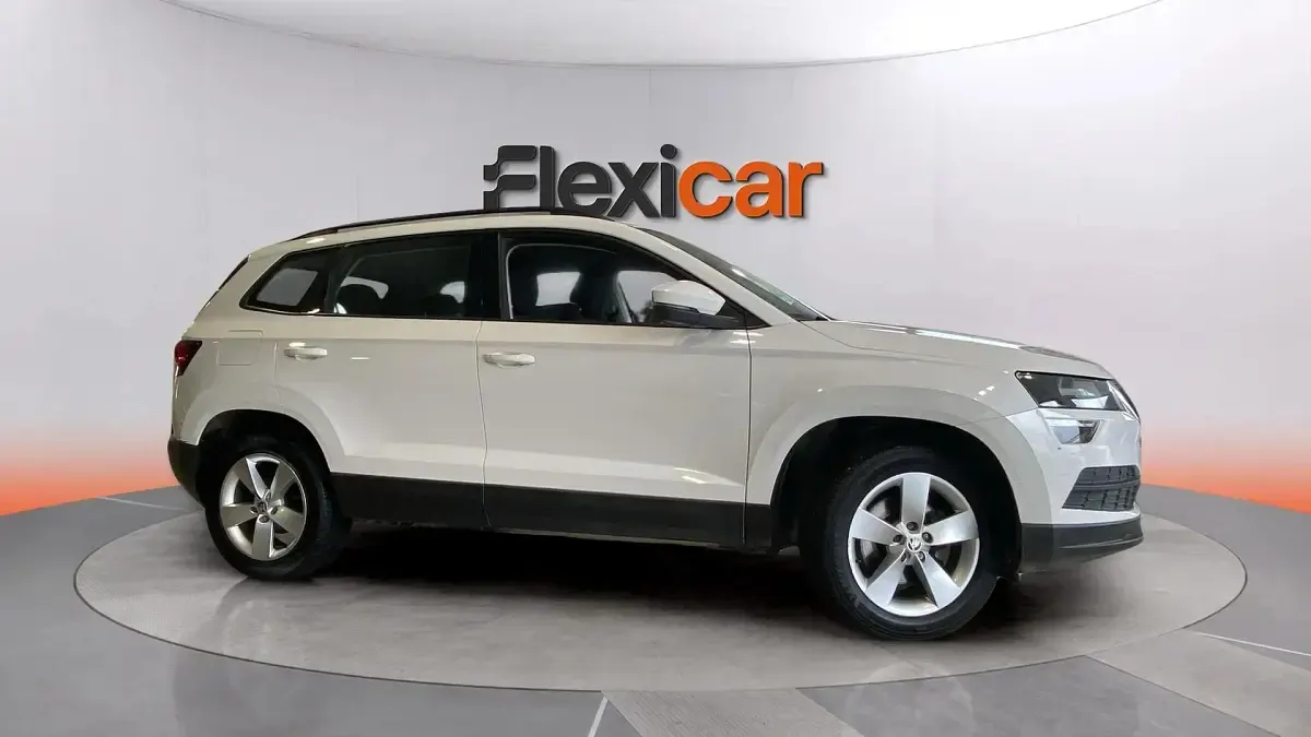 Usado Skoda Karoq Style 150 CV (110 kW) 2020 Blanco SUV