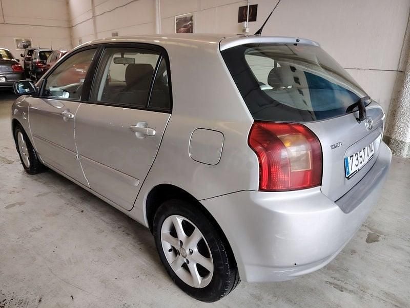 Usado Toyota Corolla Sol 116 CV (85 kW) 2003 Gris / plata Berlina