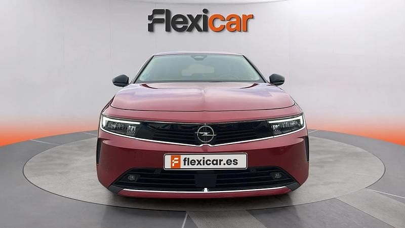 Usado Opel Astra Elegance 131 CV (96 kW) 2023 Granate Berlina