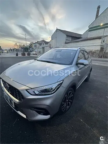 Usado MG ZS Luxury 106 CV (77 kW) 2024 Gris / plata SUV