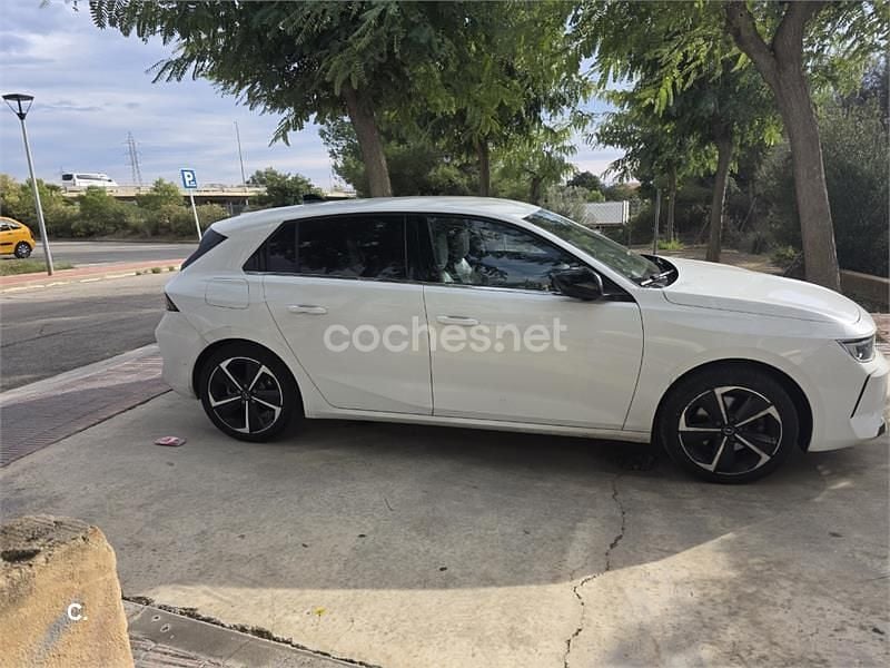 Usado Opel Astra Elegance 130 HP (95 kW) 2023 Branco Sedan
