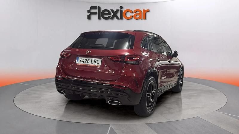 Usado Mercedes GLA200 163 CV (119 kW) 2021 Granate SUV