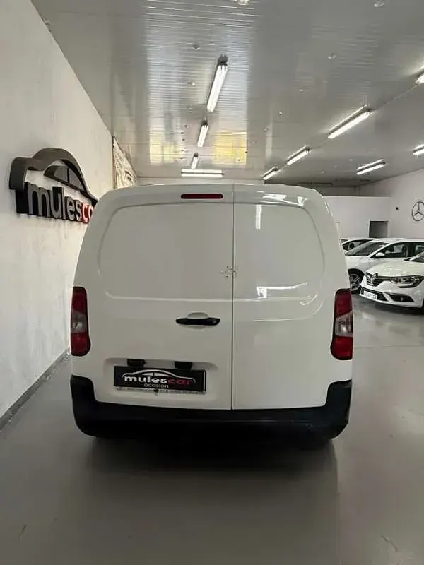 Usado Peugeot Partner S 102 CV (75 kW) 2021 Blanco Monovolumen