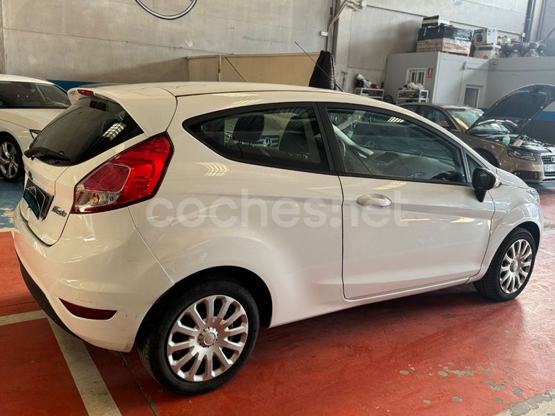 Usado Ford Fiesta Trend 75 CV (55 kW) 2017 Blanco Utilitario