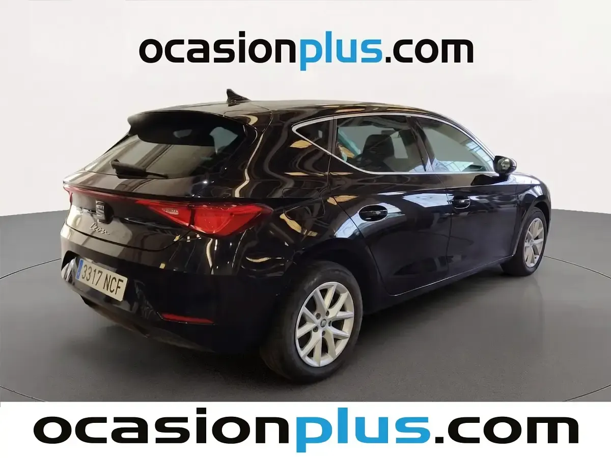 Usado Seat Leon Style 116 CV (85 kW) 2025 Negro Berlina