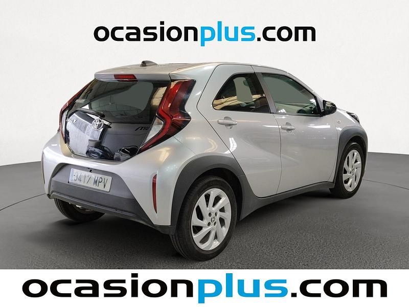 Usado Toyota Aygo X Play 72 CV (52 kW) 2024 Gris / plata SUV