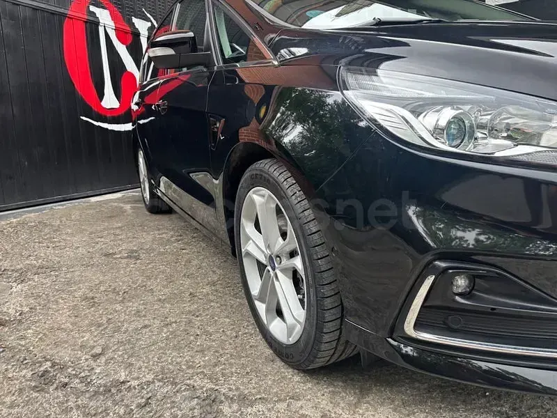 Usado Ford S-MAX Titanium 150 CV (110 kW) 2019 Negro Monovolumen