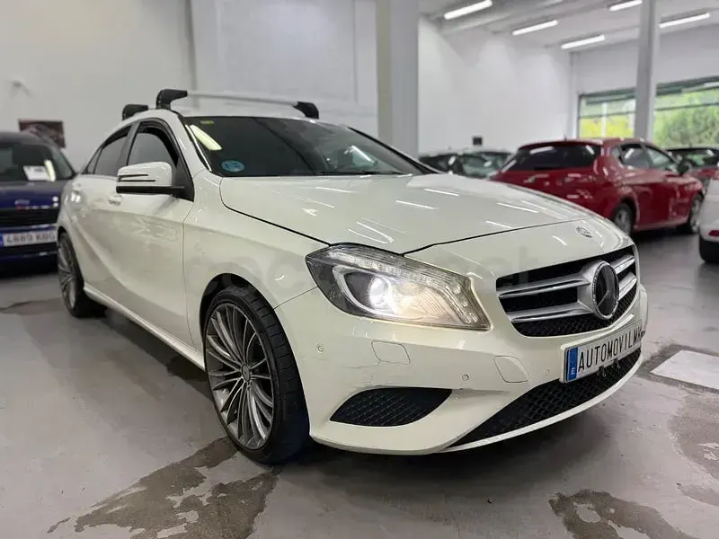 Usado Mercedes A200 Style 136 CV (100 kW) 2014 Blanco Utilitario