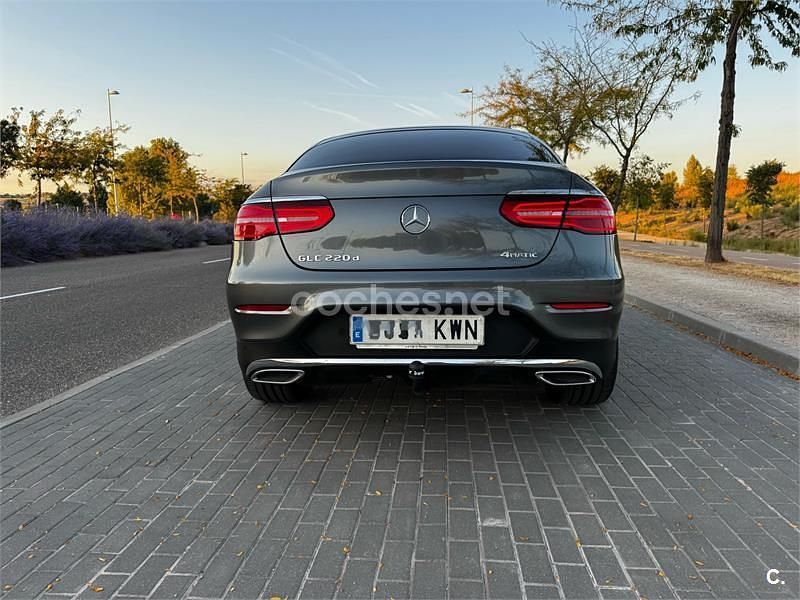 Usado Mercedes GLC220 194 CV (142 kW) 2019 Gris / plata Coupe