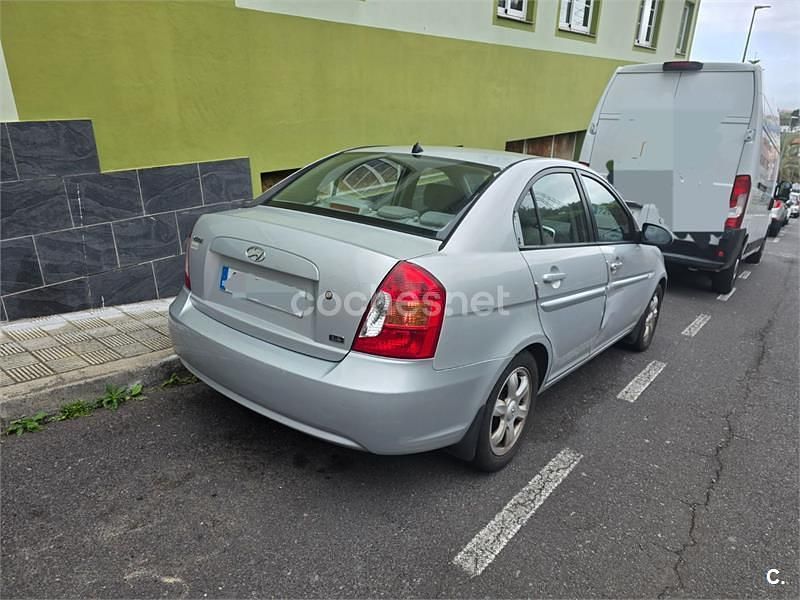Usado Hyundai Accent GLS 112 CV (82 kW) 2006 Gris / plata Berlina
