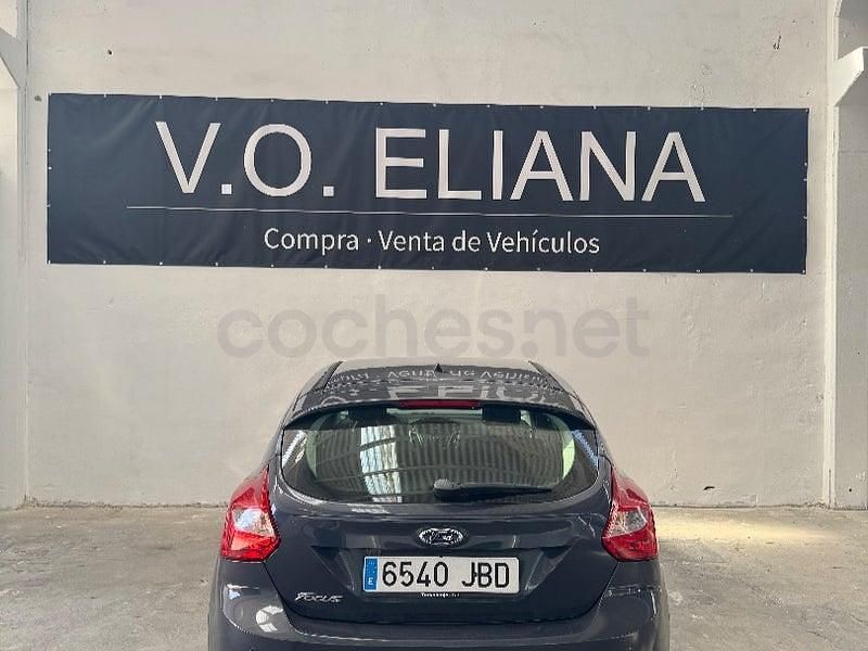 Usado Ford Focus Trend 115 CV (84 kW) 2015 Azul Berlina