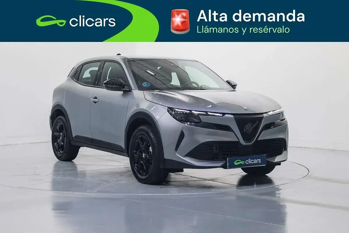 Usado Alfa Romeo Junior 136 CV (100 kW) 2025 Gris SUV