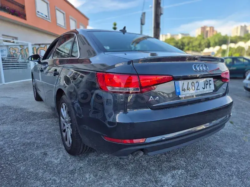 Usado Audi A4 Ambiente 150 CV (110 kW) 2016 Gris / plata Berlina