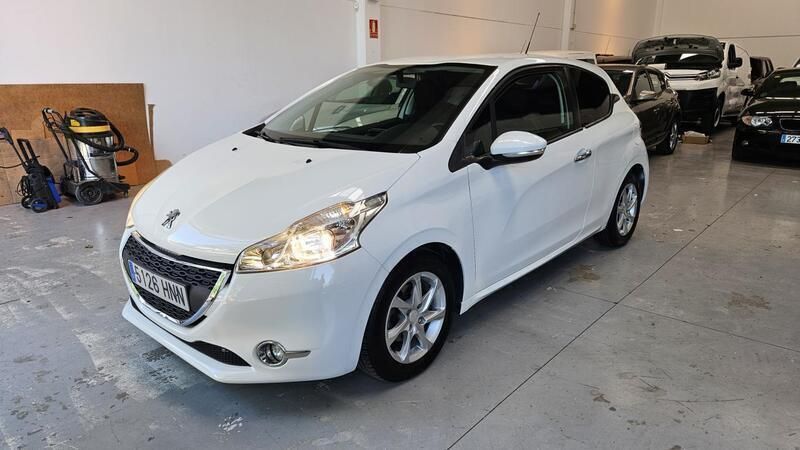 Blanco Usado 2013 Peugeot 208 Active Utilitario | 7490 € (Precio justo) - Imagen 1/4