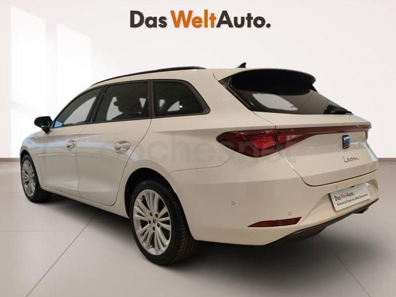Usado Seat Leon FR 150 CV (110 kW) 2024 Blanco Familiar