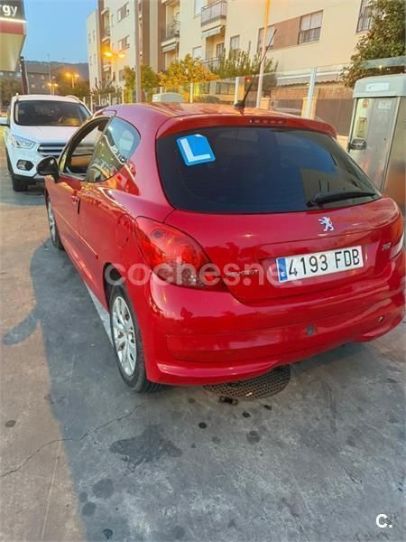Rojo Usado 2006 Peugeot 207 Berlina | 2000 € (Super precio) - Imagen 1/4