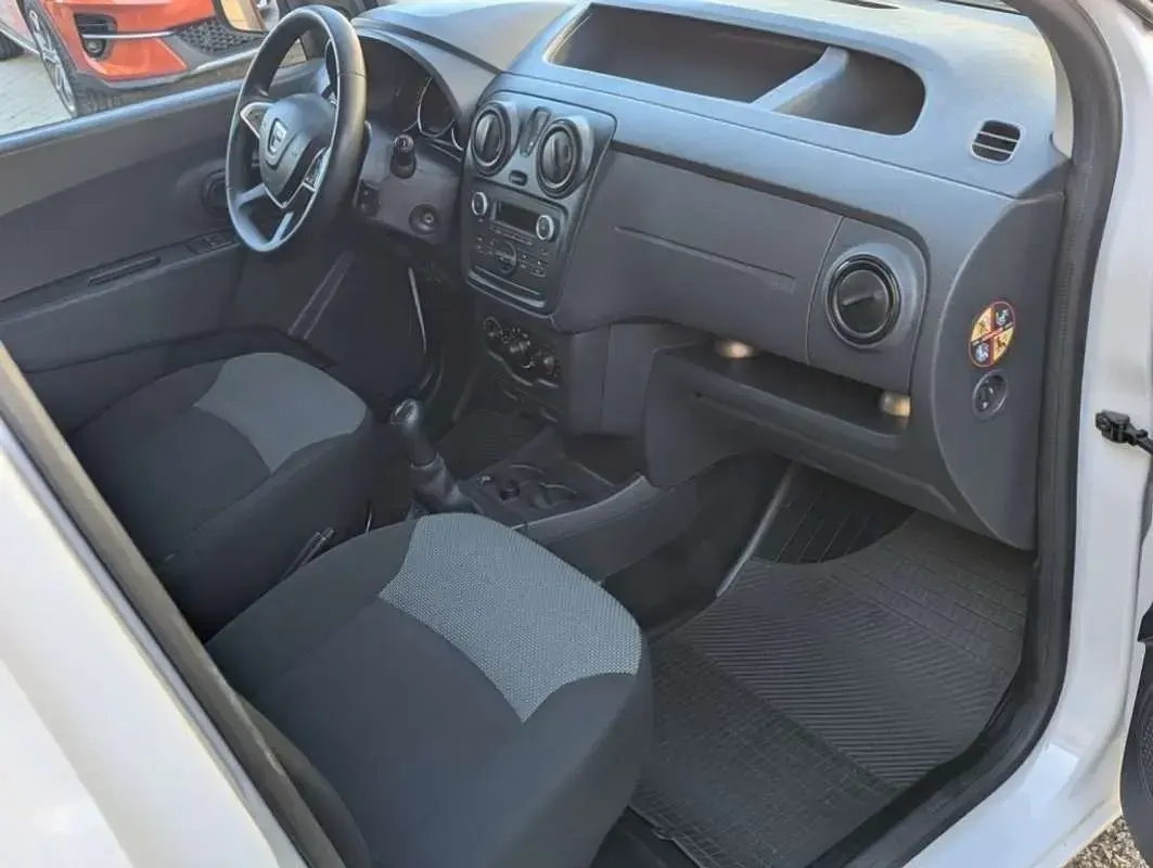 Usado Dacia Dokker Essentiel 109 CV (80 kW) 2021 Blanco Monovolumen