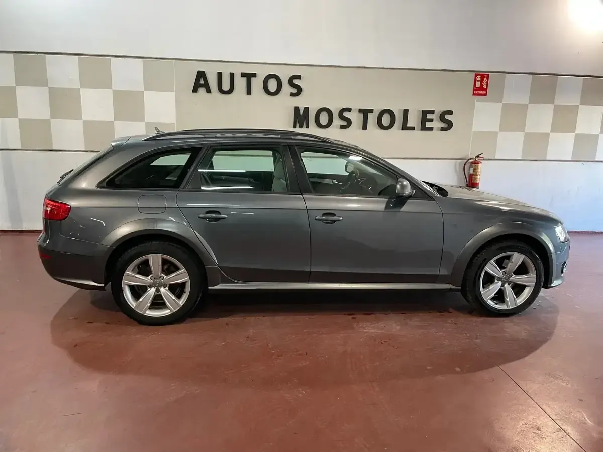 Usado Audi A4 Allroad 177 CV (130 kW) 2013 Gris Familiar