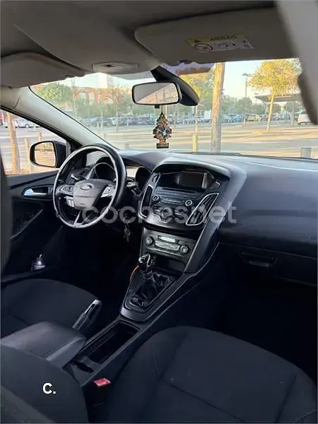 Usado Ford Focus Trend 125 CV (91 kW) 2015 Negro Berlina