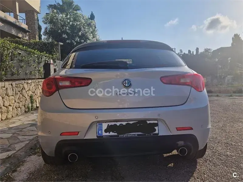 Usado Alfa Romeo Giulietta Edizione Speciale 175 CV (128 kW) 2014 Gris / plata Utilitario
