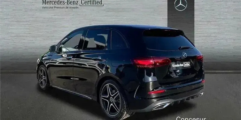 Usado Mercedes B200 150 CV (110 kW) 2025 Negro Utilitario