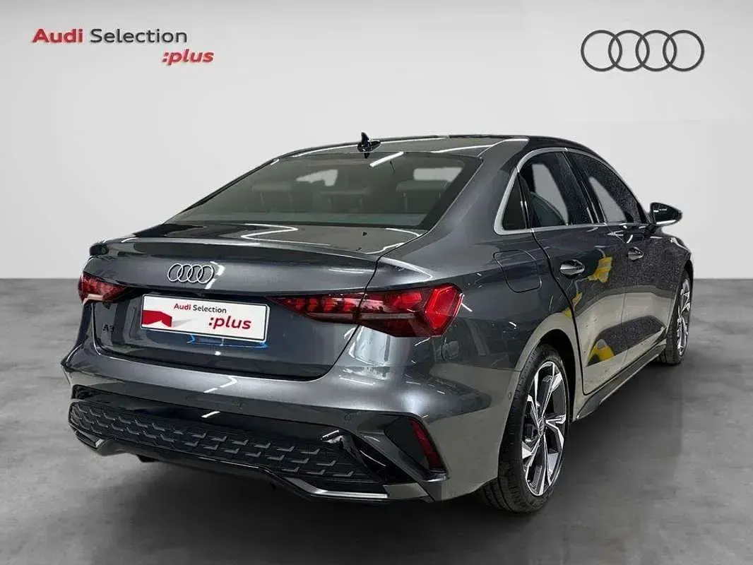 Usado Audi A3 S-Line 150 CV (110 kW) 2025 Gris / plata Berlina