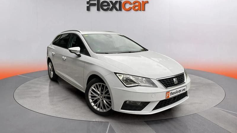 Usado Seat Leon ST Style 131 CV (96 kW) 2019 Blanco Familiar