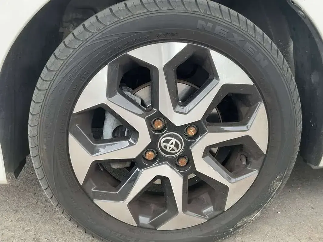 Usado Toyota Aygo X-play 71 CV (52 kW) 2019 Blanco Utilitario
