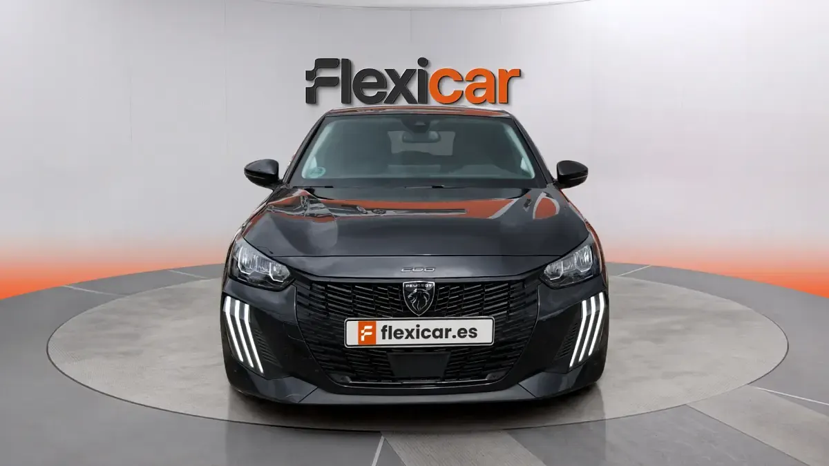 Usado Peugeot 208 Allure 101 CV (74 kW) 2025 Negro Utilitario