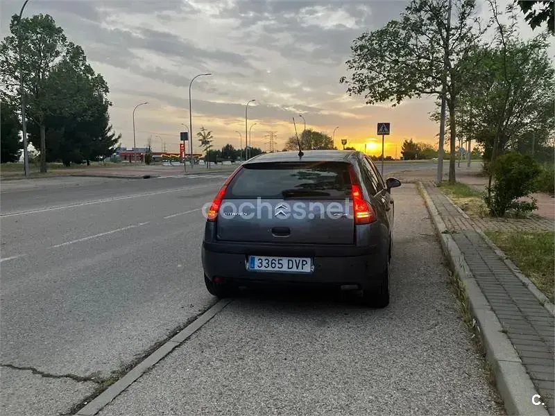 Usado Citroën C4 110 CV (80 kW) 2006 Azul Berlina