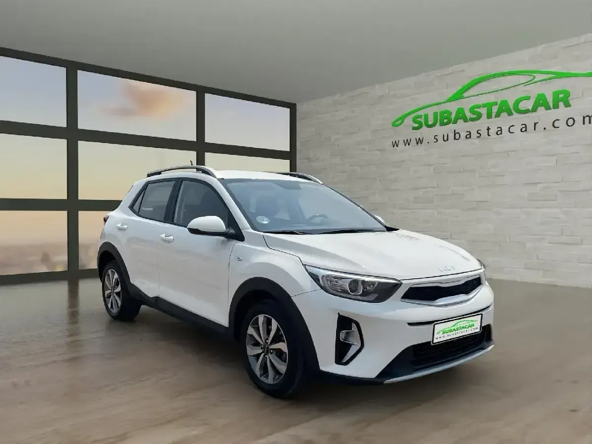 Usado Kia Stonic 100 CV (73 kW) 2022 Blanco SUV