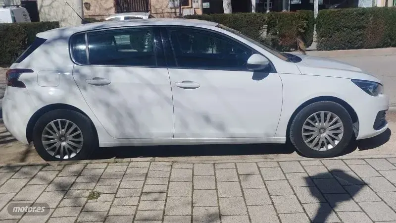 Usado Peugeot 308 100 CV (73 kW) 2019 Blanco Berlina