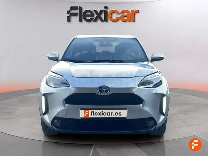 Usado Toyota Yaris Cross Active 116 CV (85 kW) 2024 Gris / plata SUV