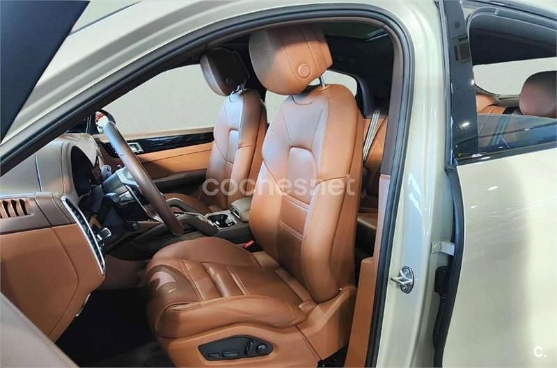 Usado Porsche Cayenne 462 CV (339 kW) 2022 Gris / plata SUV