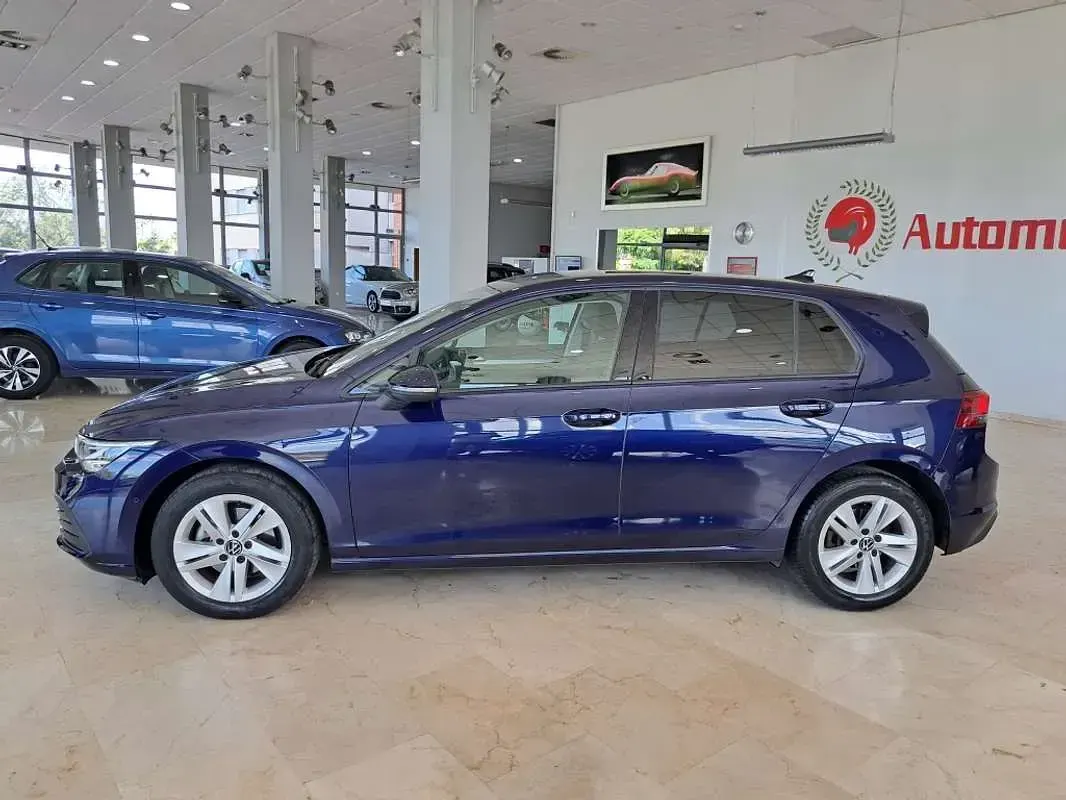 Usado VW Golf VIII Life 150 CV (110 kW) 2022 Azul Utilitario