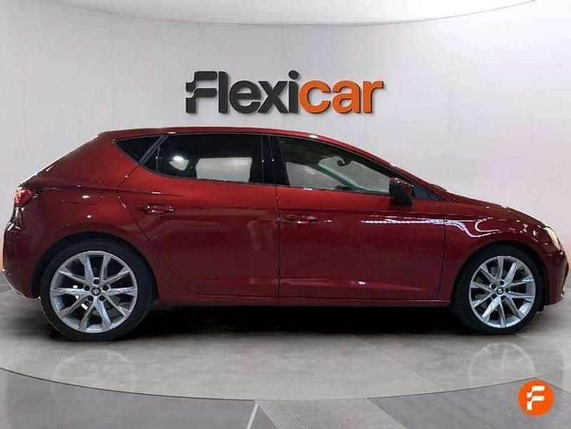 Usado Seat Leon FR 150 CV (110 kW) 2017 Rojo Berlina