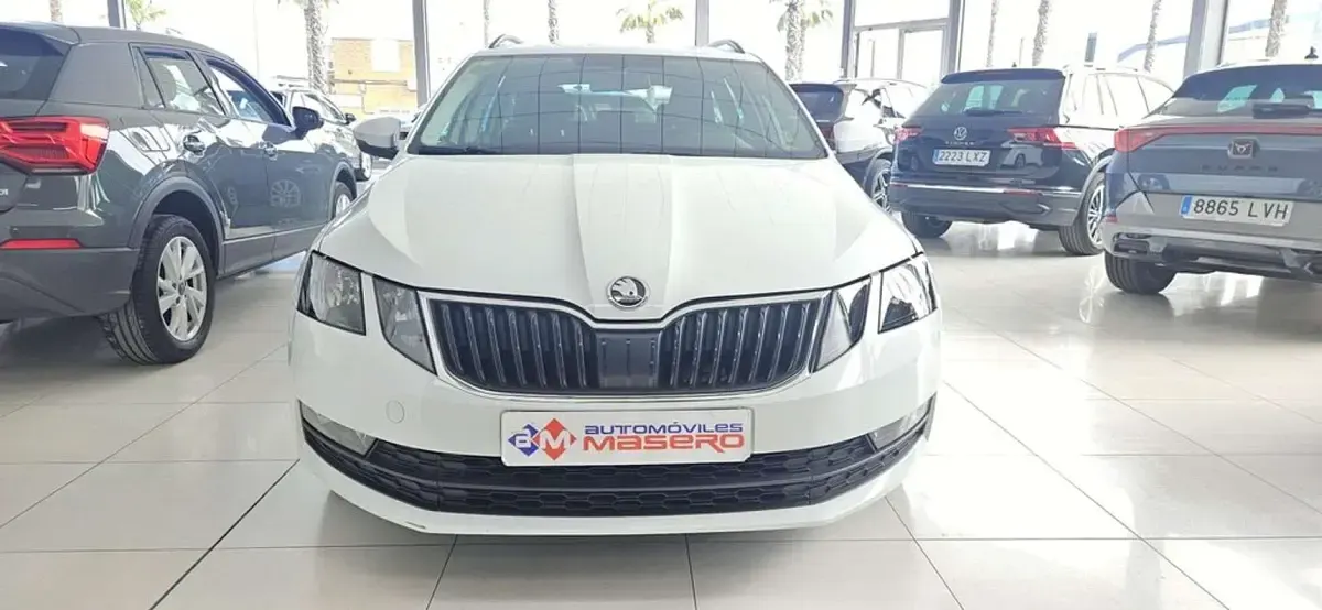 Usado Skoda Octavia 150 CV (110 kW) 2019 Blanco Familiar
