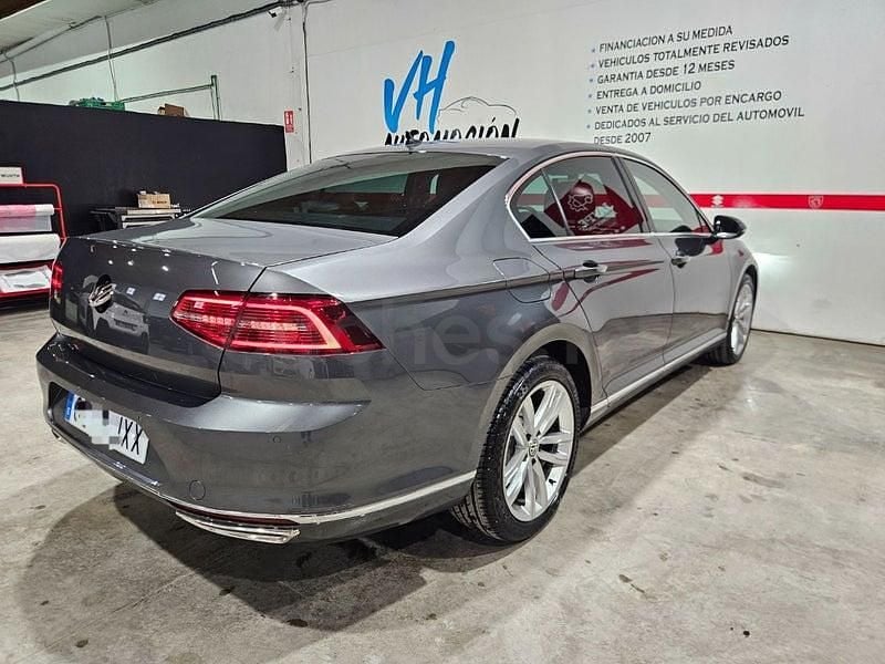 Usado VW Passat Sportline 150 CV (110 kW) 2017 Gris / plata Berlina
