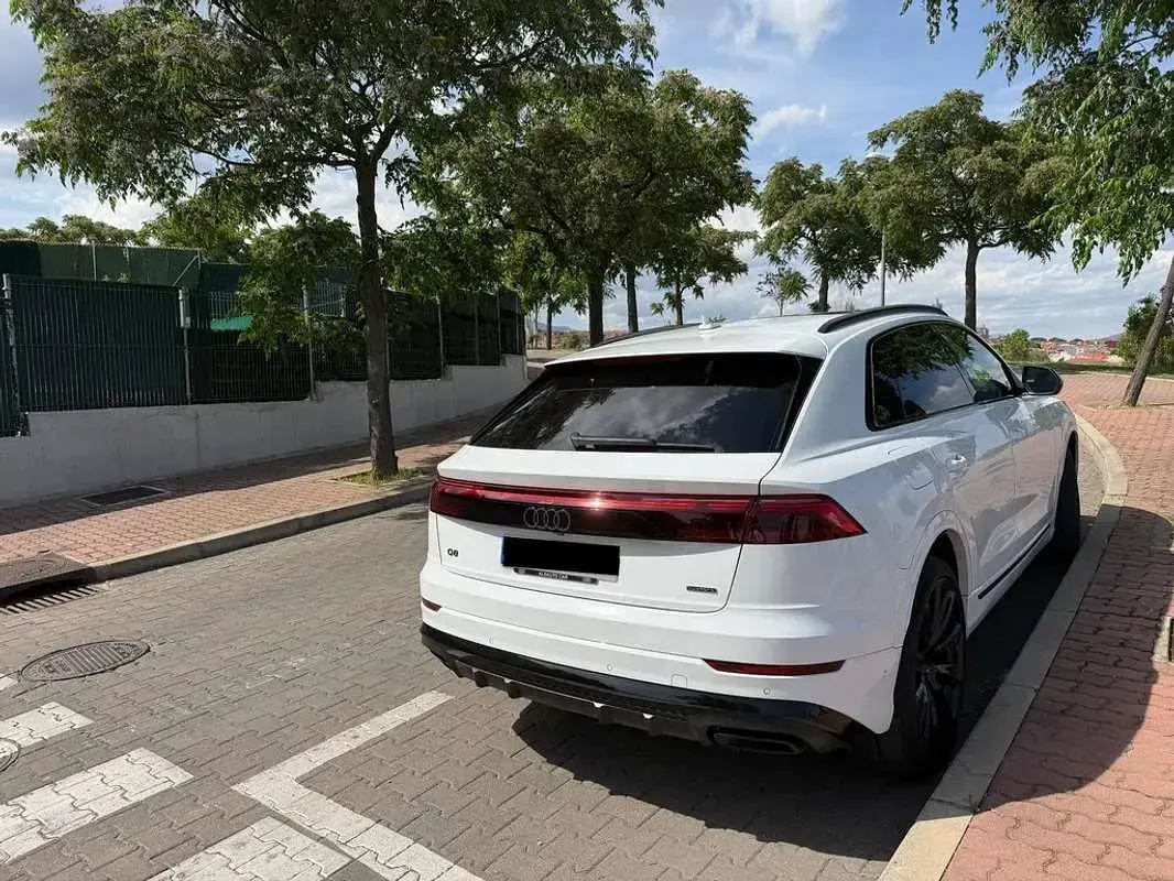Usado Audi Q8 Ambiente 286 CV (210 kW) 2025 Blanco SUV
